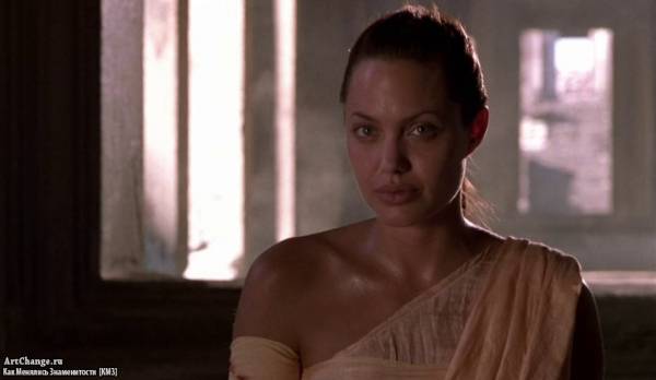 Лара Крофт: Расхитительница гробниц (2001), в ролях Анджелина Джоли