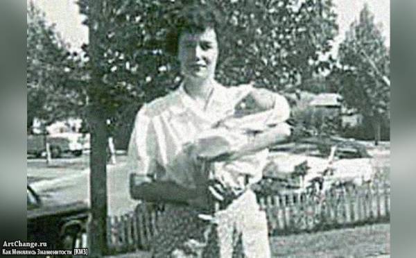 Том Хэнкс с мамой во младенчестве, раннем детстве