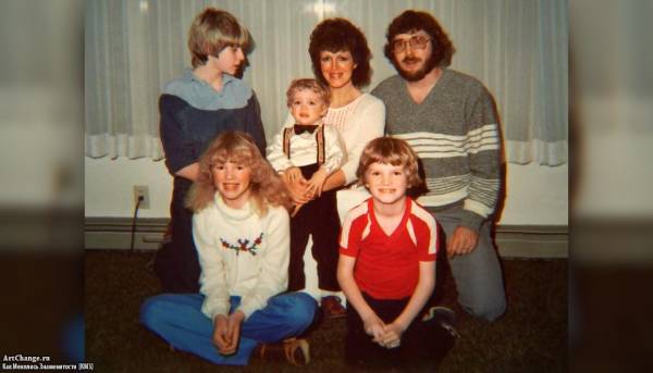 Курт Кобейн в юности с отцом Дональдом и его новой семьей