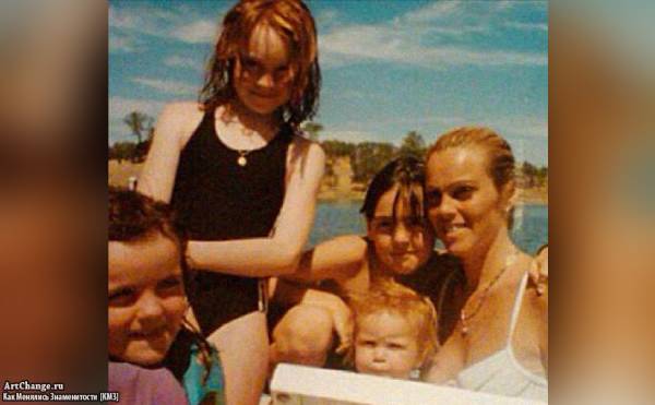 Линдси Лохан в детстве с семьей
