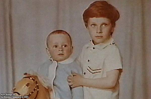 Дмитрий Нагиев и его брат Евгений в детстве