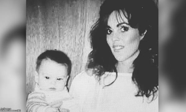 Линдси Лохан в младенчестве с матерью Диной