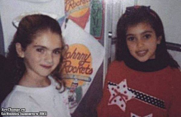 Ким Кардашьян в детстве с сестрой