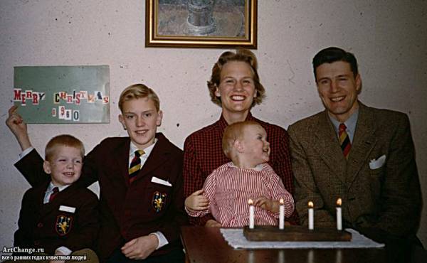 Дольф Лундгрен в детстве с родителями (отцом Карлом и мамой), братьями