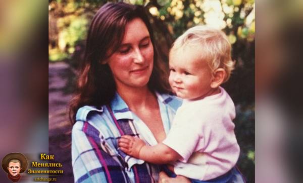 Паша Микус в детстве с мамой