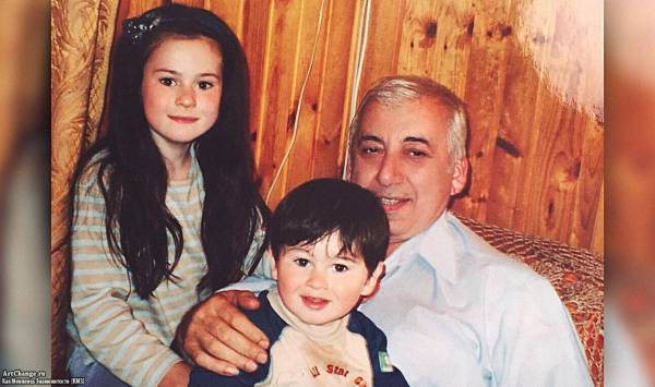Юлия Пушман (Julia Pushman) с братом и дедушкой в детстве