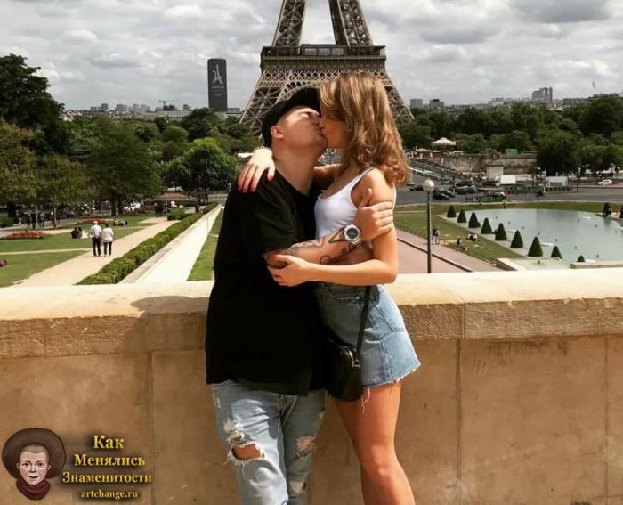 DJ Kashin (Кашин) с девушкой на фоне Эйфелевой башни