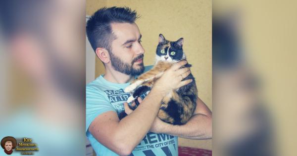 Юрий Янив и его кошка Куки из «Сливки Шоу» в 2015 году