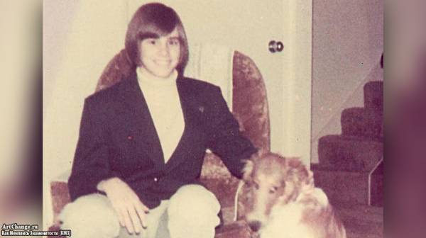 Джим Керри в детстве с собакой