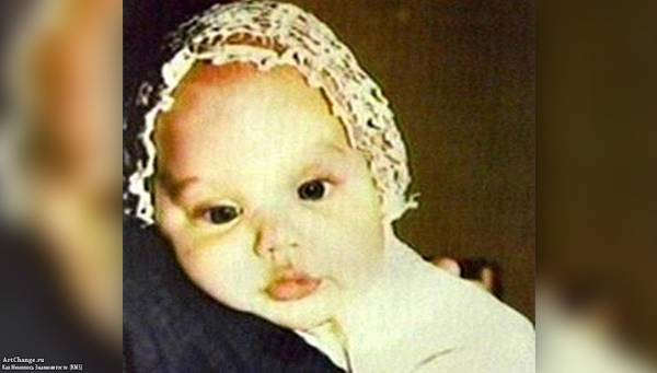 Анджелина Джоли в раннем детстве