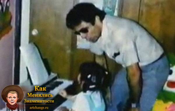 Шакира в детстве с отцом в черных очках