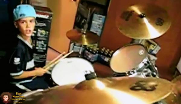 Джастин Бибер в детстве, юности играет на барабанах