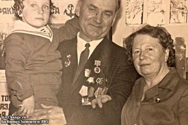 Дмитрий Нагиев в детстве с дедом и бабушкой