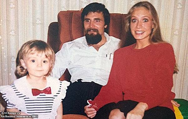 Полина Гагарина в детстве с родителями
