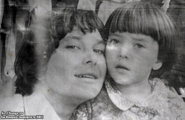 Жанна Фриске в детстве с матерью Ольгой