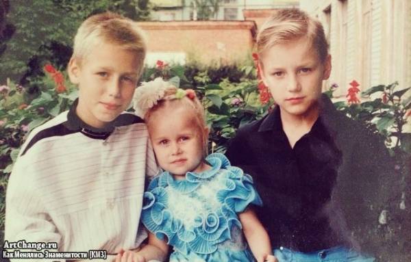 Алексей Воробьёв в детстве с братом Сергеем и сестрой Галиной