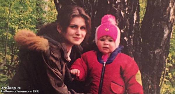 Юлия Пушман (Julia Pushman) в детстве с мамой (1999)