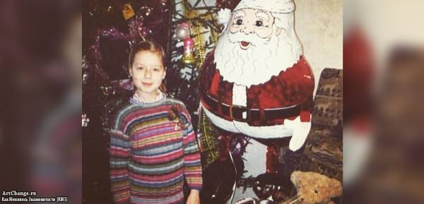 Юлия Савичева в детстве, юности с Дедом Морозом, Новый Год