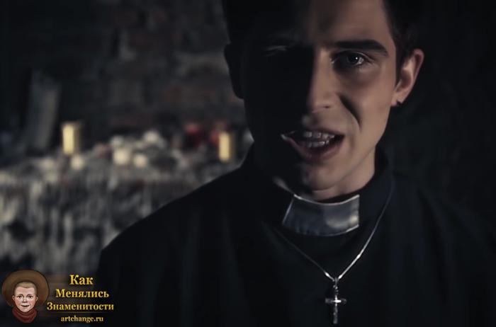 Niki L (Ники Л) в клипе в образе католического священника