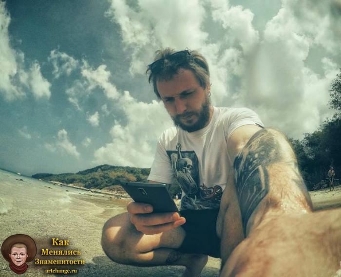 Андрей Старый на отдыхе будучи на пляже делает панорамное фото