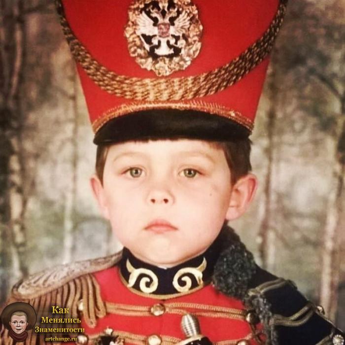 Кирилл Мойтон в детстве маленький, до известности