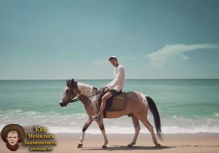 Souloud (Соулауд) на коне, клип парня на море, стиль, 2018