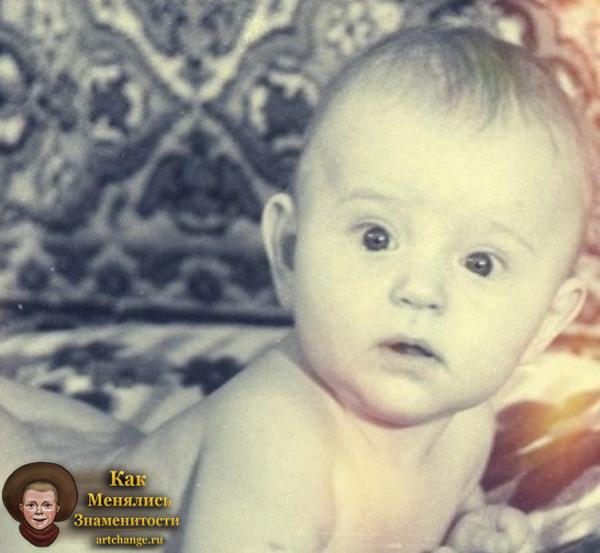 Младенец Андрей Замай в раннем детстве, возрасте (голый)