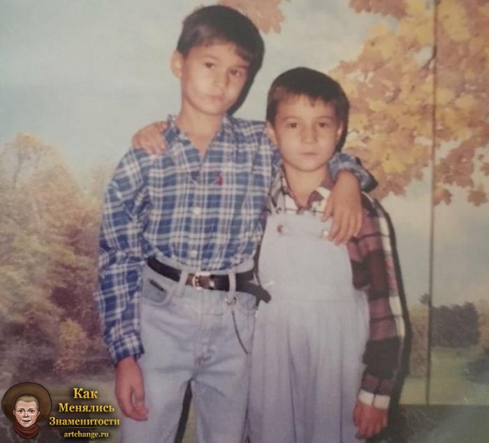 Стас Экстаз вместе с братом в детстве, маленький и до известности