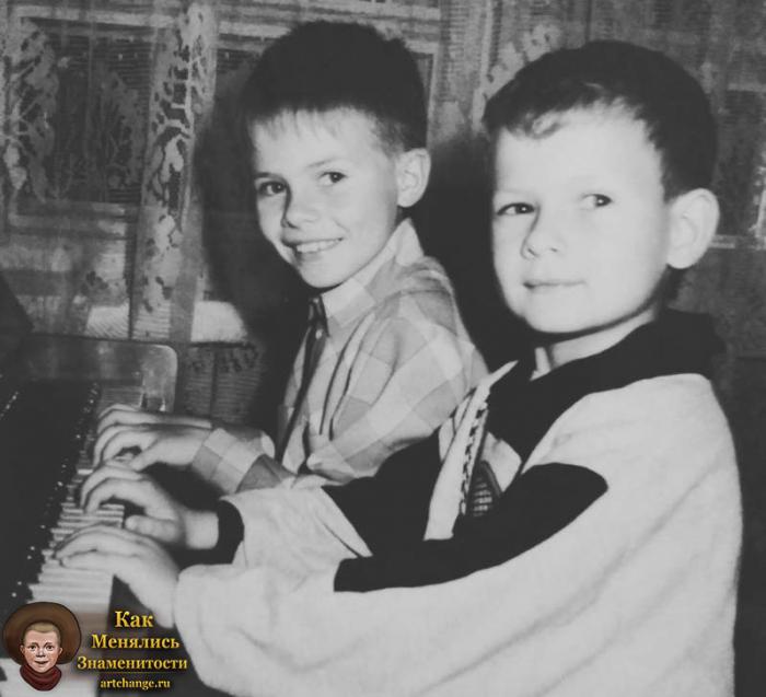 Murovei (Муровей) маленький в детстве вместе с братом, личные фото